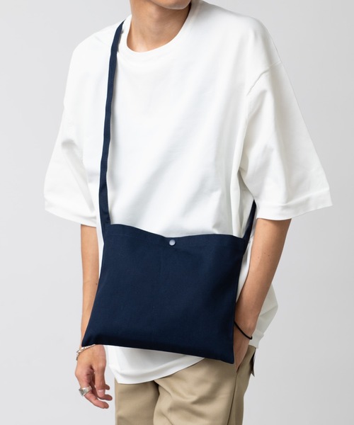 United Athle（ユナイテッドアスレ）の「【United Athle】レギュラー キャンバス サコッシュ 1461（ショルダーバッグ・メンズ・レッド/ナチュラル/ブラック/ネイビー/ライトグレー・FREE）」の4枚目の写真