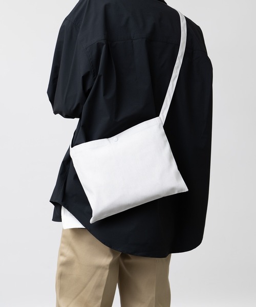 United Athle（ユナイテッドアスレ）の「【United Athle】レギュラー キャンバス サコッシュ 1461（ショルダーバッグ・メンズ・レッド/ナチュラル/ブラック/ネイビー/ライトグレー・FREE）」の2枚目の写真