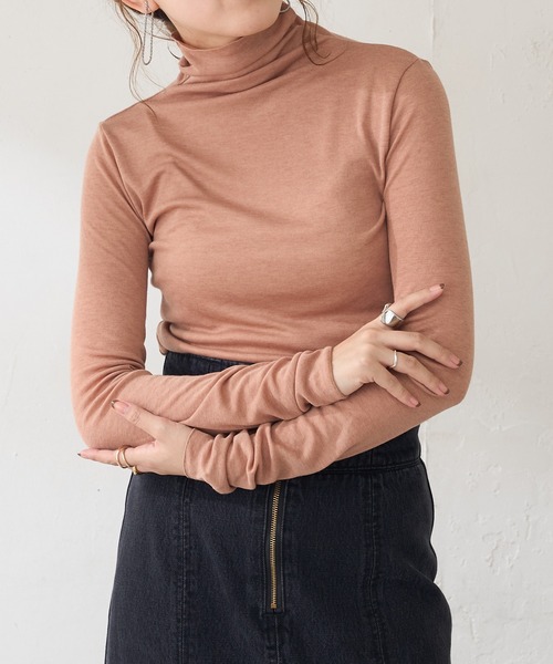 DISCOAT(ディスコート)の「【WEB限定】シアーシームレスタートルプルオーバー(Tシャツ/カットソー・レディース・ホワイト/ベージュ/グレー/モカ/ブラック/テラコッタ・FREE)」の6枚目の写真