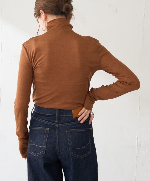 DISCOAT(ディスコート)の「【WEB限定】シアーシームレスタートルプルオーバー(Tシャツ/カットソー・レディース・ホワイト/ベージュ/グレー/モカ/ブラック/テラコッタ・FREE)」の17枚目の写真