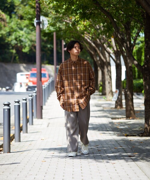 FREAK'S STORE（フリークスストア）の「ビックシルエット レギュラーカラーシャツ/タイプライター/デニム/コーデュロイ（シャツ/ブラウス・メンズ・ホワイト/ライトグレー/ブラウン/ブルー/ストライプ/ダークネイビー/オフホワイト/チェック/ダークブラウン/ベージュ・MEDIUM/LARGE）」の20枚目の写真