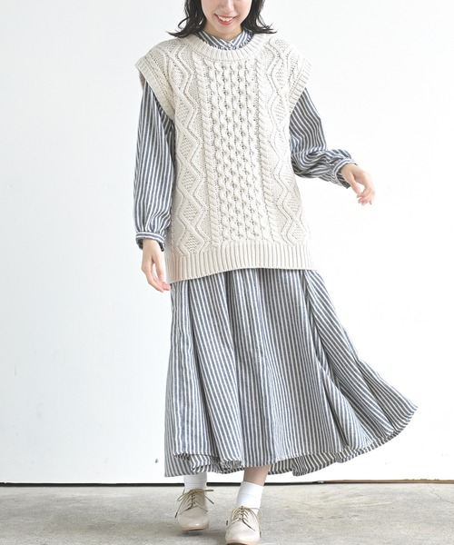 rps（アールピーエス）の「ウール混ケーブルニットベスト（ベスト・レディース・アイボリー/モカ/杢グレー・M）」の18枚目の写真