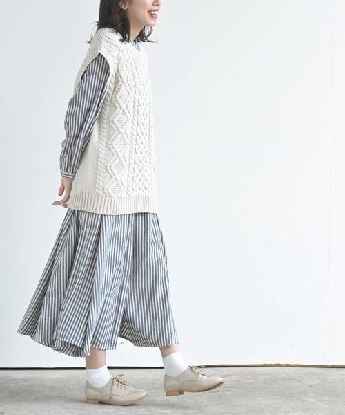 rps（アールピーエス）の「ウール混ケーブルニットベスト（ベスト・レディース・アイボリー/モカ/杢グレー・M）」の8枚目の写真