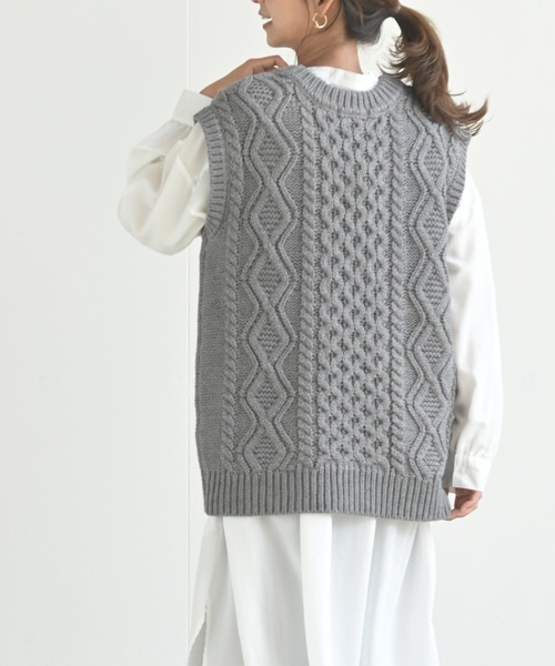 rps（アールピーエス）の「ウール混ケーブルニットベスト（ベスト・レディース・アイボリー/モカ/杢グレー・M）」の14枚目の写真