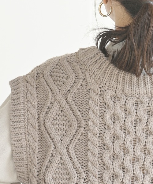 rps（アールピーエス）の「ウール混ケーブルニットベスト（ベスト・レディース・アイボリー/モカ/杢グレー・M）」の15枚目の写真