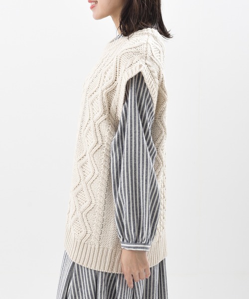 rps（アールピーエス）の「ウール混ケーブルニットベスト（ベスト・レディース・アイボリー/モカ/杢グレー・M）」の17枚目の写真