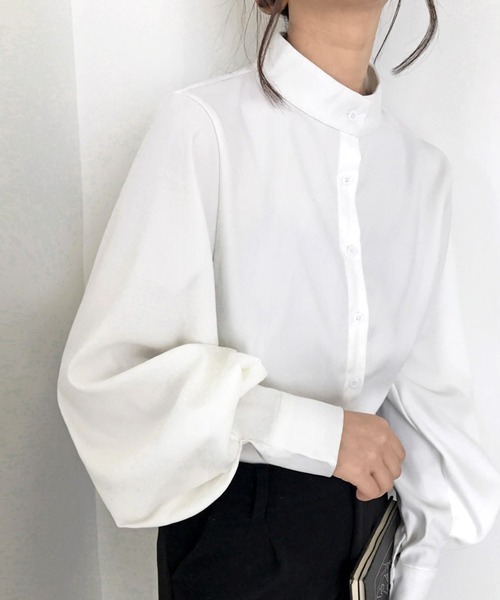 【美品】ーコチャン　ラウンドカラー　ホワイト パフスリーブ シャツ Chaco closet（チャコ クローゼット）の「スタンドカラーパフスリーブ