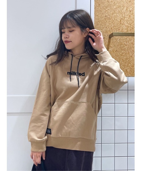 MILKFED.(ミルクフェド)の「FRONT LOGO SWEAT HOODIE(パーカー・レディース・オフホワイト/ネイビー/ブラック/ベージュ/ライトパープル/ライトブルー・ONE SIZE)」の3枚目の写真
