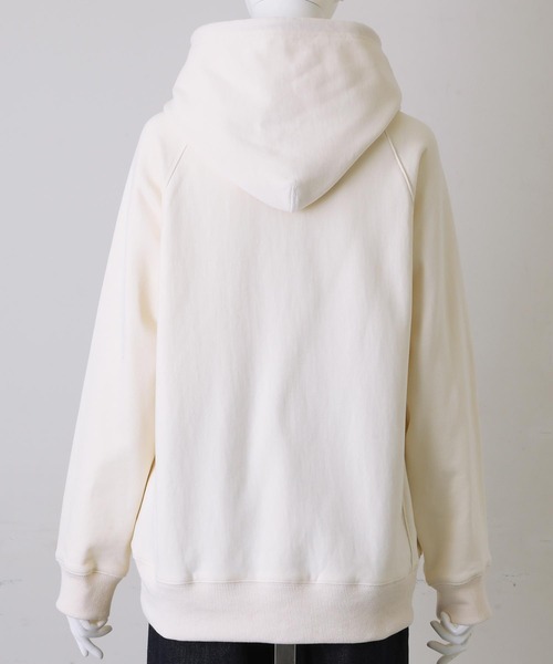MILKFED.(ミルクフェド)の「FRONT LOGO SWEAT HOODIE(パーカー・レディース・オフホワイト/ネイビー/ブラック/ベージュ/ライトパープル/ライトブルー・ONE SIZE)」の10枚目の写真