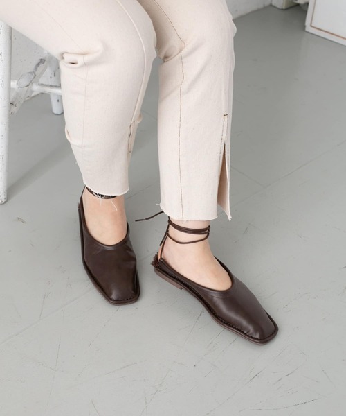 KBF（ケイビーエフ）の「スクエアステッチレースアップパンプス∴（パンプス・レディース・ブラック/ベージュ/ブラウン・38/36/37）」の3枚目の写真