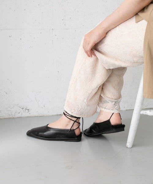 KBF（ケイビーエフ）の「スクエアステッチレースアップパンプス∴（パンプス・レディース・ブラック/ベージュ/ブラウン・38/36/37）」の2枚目の写真