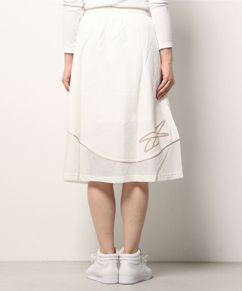 Reebok（リーボック）の「クラシックス マテリアルミックス ベクター スカート / Classics Material-Mix Vector Skirt（スカート・レディース・オフホワイト・MEDIUM/LARGE/SMALL/X-LARGE）」の4枚目の写真