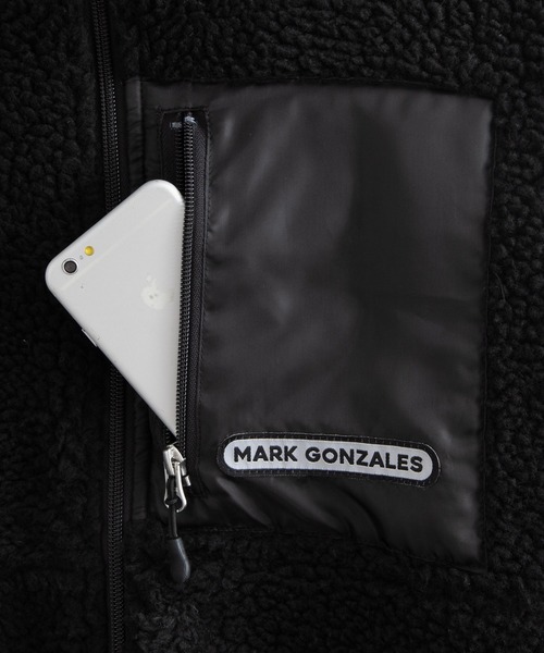 Mark Gonzales（マーク・ゴンザレス）の「Mark Gonzales マークゴンザレス 別注 フリースボアジャケットスタンドカラーブルゾン（ブルゾン・メンズ・ブラック/ベージュ/オフホワイト/ブラック×グレー/ホワイト×グレー・M/L/XL）」の22枚目の写真