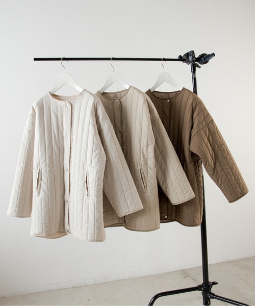 ANGIE（アンジー）の「キルティングノーカラーミドルコート（ノーカラーコート・レディース・ベージュ/アイボリー/ダークベージュ・FREE）」の9枚目の写真