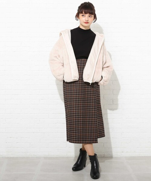 Cutie Blonde(キューティーブロンド)の「◆【S-LL】フーデットフェイクファーブルゾン(ブルゾン・レディース・ブラック/ブラウン系その他/ライトベージュ/ピンク系・01/02/03/04)」の9枚目の写真