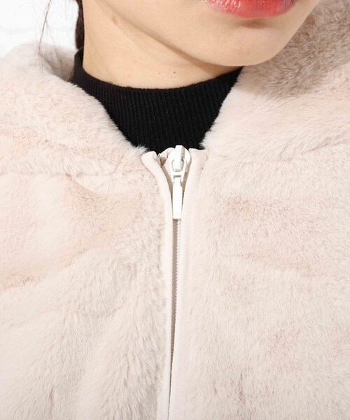 Cutie Blonde(キューティーブロンド)の「◆【S-LL】フーデットフェイクファーブルゾン(ブルゾン・レディース・ブラック/ブラウン系その他/ライトベージュ/ピンク系・01/02/03/04)」の6枚目の写真
