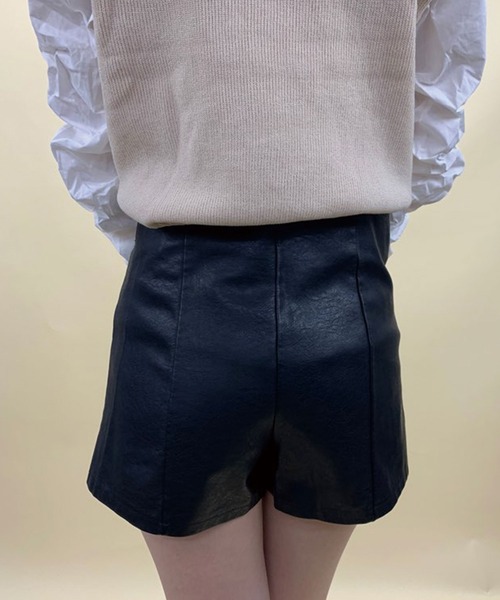 Twinkle;pm(トゥインクルピーエム)の「フロントZIPレザーショートパンツ(その他パンツ・レディース・ブラック・SMALL/MEDIUM)」の2枚目の写真