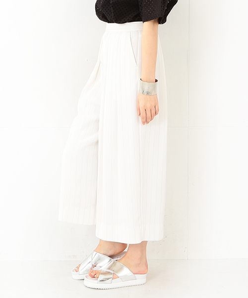 Ray BEAMS（レイビームス）の「Ray BEAMS / ピンストライプ ワイドクロップド パンツ（その他パンツ・レディース・ホワイト/ネイビー・0/1）」の3枚目の写真