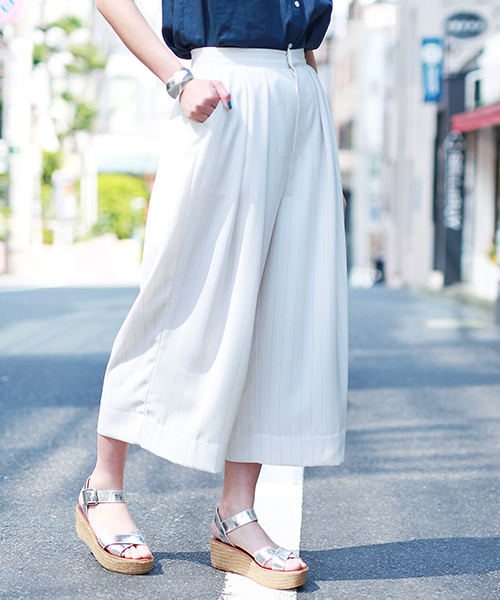 Ray BEAMS（レイビームス）の「Ray BEAMS / ピンストライプ ワイドクロップド パンツ（その他パンツ・レディース・ホワイト/ネイビー・0/1）」の12枚目の写真