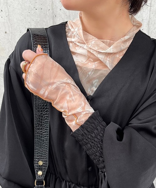 Ezick(エジック)の「2WAYアートプリントシアートップス(Tシャツ/カットソー・レディース・ライトグリーン/アイボリー/ライトブラウン・FREE)」の4枚目の写真