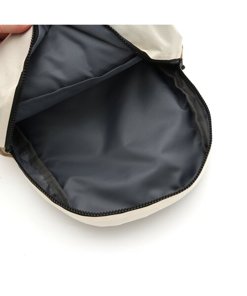 Ampersand(アンパサンド)の「デイリーバックパック(バックパック/リュック・キッズ・ブラック/ブラウン/キャメル/アイボリー/ライム・MEDIUM/SMALL/X-SMALL)」の7枚目の写真