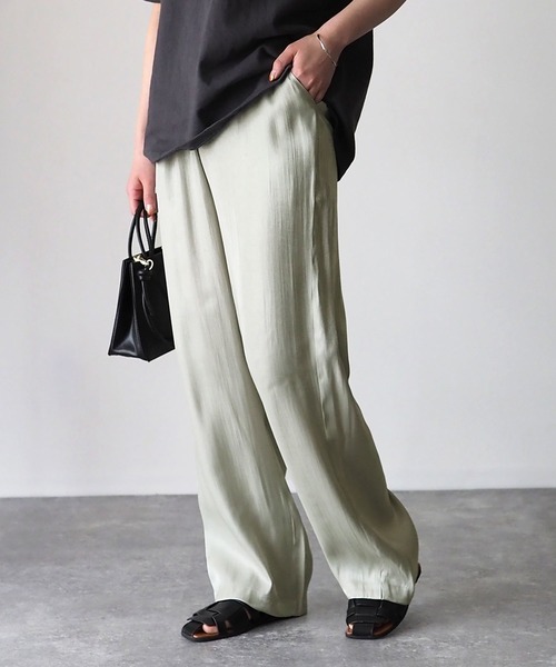 Riberry（リベリー）の「サテンストレートパンツ（その他パンツ・レディース・ベージュ/グリーン・MEDIUM）」の12枚目の写真