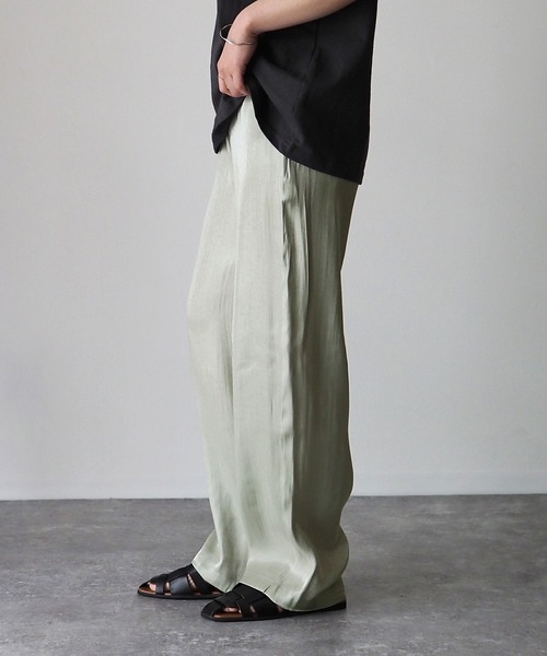 Riberry（リベリー）の「サテンストレートパンツ（その他パンツ・レディース・ベージュ/グリーン・MEDIUM）」の10枚目の写真