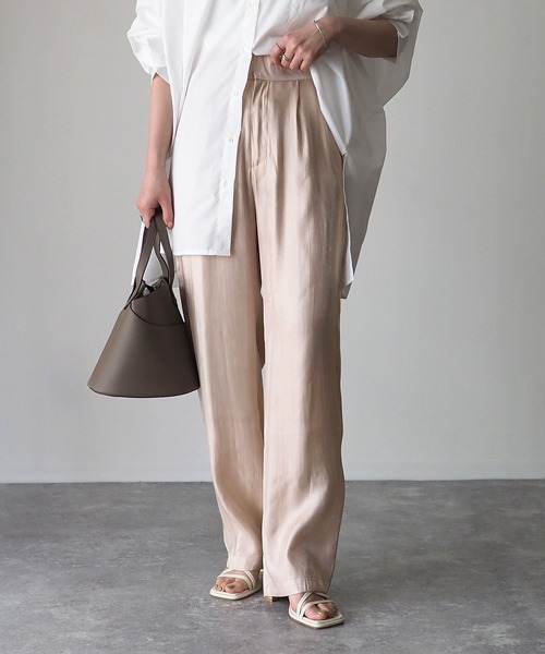 Riberry（リベリー）の「サテンストレートパンツ（その他パンツ・レディース・ベージュ/グリーン・MEDIUM）」の3枚目の写真