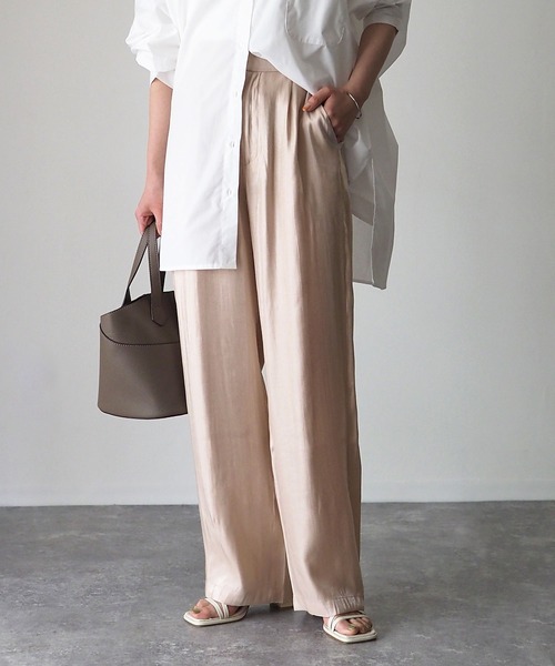 Riberry（リベリー）の「サテンストレートパンツ（その他パンツ・レディース・ベージュ/グリーン・MEDIUM）」の15枚目の写真