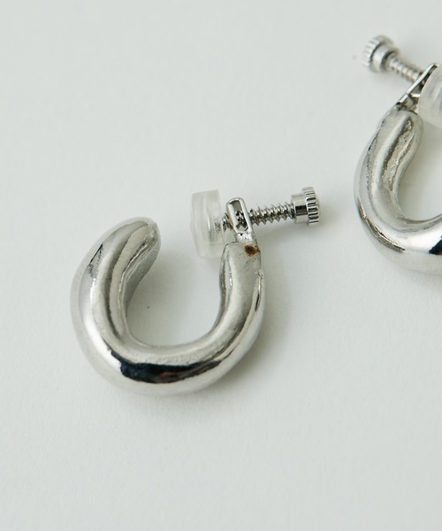 PAPILLONNER(パピヨネ)の「Plumpフープイヤリング/PAPILLONNER/パピヨネ(イヤリング・レディース・シルバー/ゴールド・FREE)」の11枚目の写真