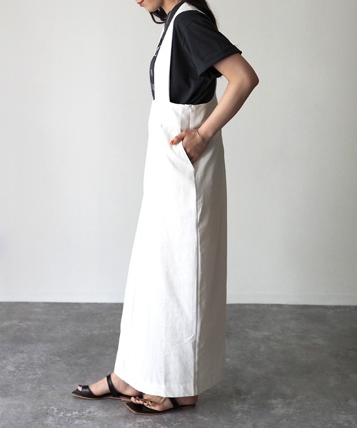 Riberry（リベリー）の「綿ツイルタイトジャンパースカート（ジャンパースカート・レディース・ベージュ/オフホワイト/スミクロ・MEDIUM）」の8枚目の写真