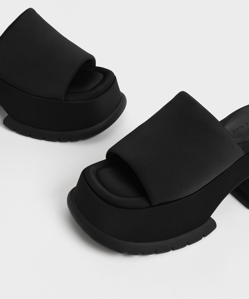 CHARLES & KEITH（チャールズ & キース）の「リサイクルポリエステル プラットフォームサンダル / Recycled Polyester Platform Sandals（サンダル・レディース・ブラック/ライラック/ブルー/イエロー・23cm/23.5cm/24.5cm/25cm/25.5cm/22.5cm）」の15枚目の写真