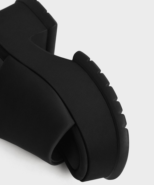 CHARLES & KEITH（チャールズ & キース）の「リサイクルポリエステル プラットフォームサンダル / Recycled Polyester Platform Sandals（サンダル・レディース・ブラック/ライラック/ブルー/イエロー・23cm/23.5cm/24.5cm/25cm/25.5cm/22.5cm）」の16枚目の写真