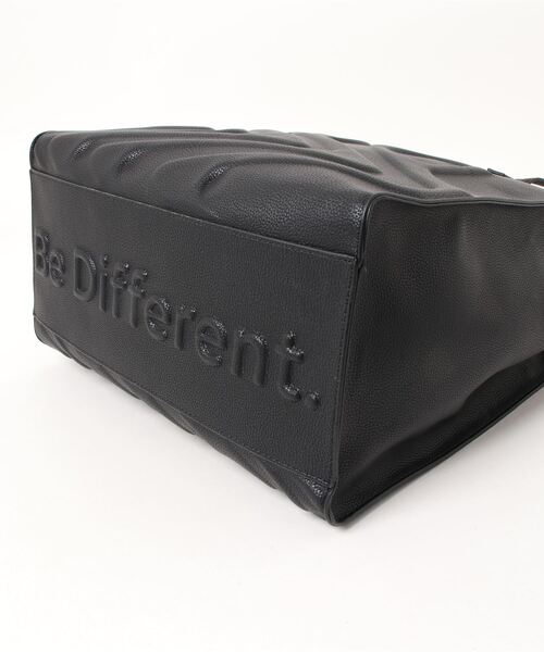 Desigual（デシグアル）の「ロゴ 正方形 マキシトートバッグ