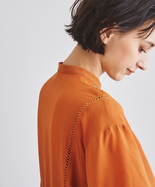 GRACE CONTINENTAL(グレースコンチネンタル)の「マルチフラワースタンドワンピース(ワンピース・レディース・ブラック/オレンジ・36)」の7枚目の写真