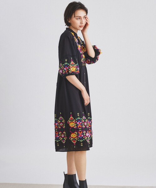 GRACE CONTINENTAL(グレースコンチネンタル)の「マルチフラワースタンドワンピース(ワンピース・レディース・ブラック/オレンジ・36)」の10枚目の写真