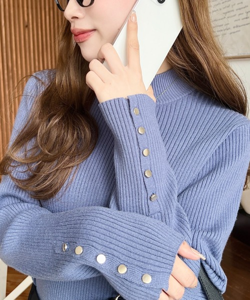 moment+(モーメントプラス)の「【累計販売枚数6万枚突破!】12G 袖口ボタンボトルネックリブニットプルオーバー(ニット/セーター・レディース・アイボリー/イエロー/グリーン/オレンジ/ブルー/チャコールグレー/ブラック/ダークグリーン/グレー系その他/ナチュラル/ボルドー/レッド/ブラウン系その他/ライトブルー/ピンクベージュ/杢グレー/ネイビー/ラベンダー/ブラウン・FREE/M/L)」の11枚目の写真