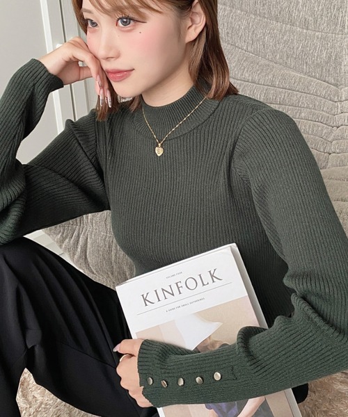 moment+(モーメントプラス)の「【累計販売枚数6万枚突破!】12G 袖口ボタンボトルネックリブニットプルオーバー(ニット/セーター・レディース・アイボリー/イエロー/グリーン/オレンジ/ブルー/チャコールグレー/ブラック/ダークグリーン/グレー系その他/ナチュラル/ボルドー/レッド/ブラウン系その他/ライトブルー/ピンクベージュ/杢グレー/ネイビー/ラベンダー/ブラウン・FREE/M/L)」の20枚目の写真