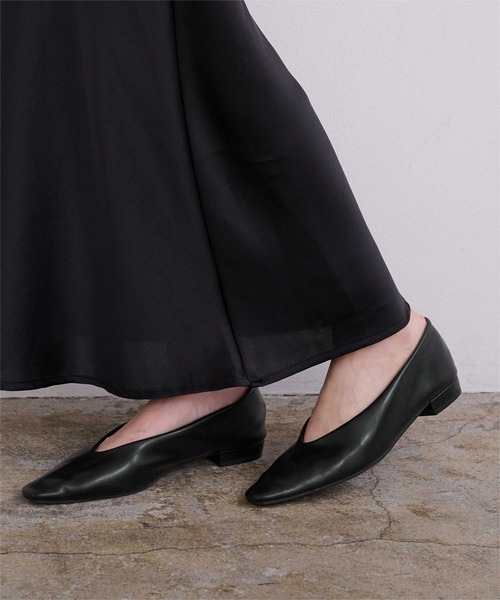 UR'S（ユアーズ）の「ナロースクエアトゥフラットパンプス（パンプス・レディース・ホワイト/ベージュ系その他/ブラック/シルバー/ゴールド/モカ・M/LL/L/S）」の15枚目の写真