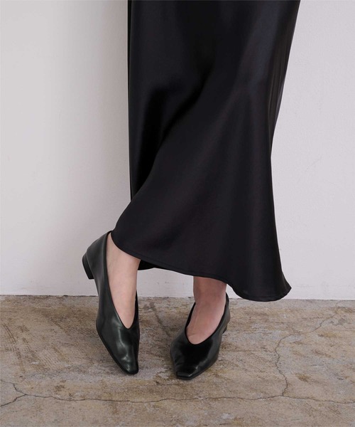 UR'S（ユアーズ）の「ナロースクエアトゥフラットパンプス（パンプス・レディース・ホワイト/ベージュ系その他/ブラック/シルバー/ゴールド/モカ・M/LL/L/S）」の16枚目の写真