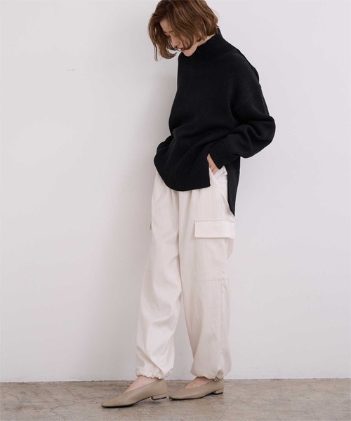 UR'S（ユアーズ）の「ナロースクエアトゥフラットパンプス（パンプス・レディース・ホワイト/ベージュ系その他/ブラック/シルバー/ゴールド/モカ・M/LL/L/S）」の17枚目の写真