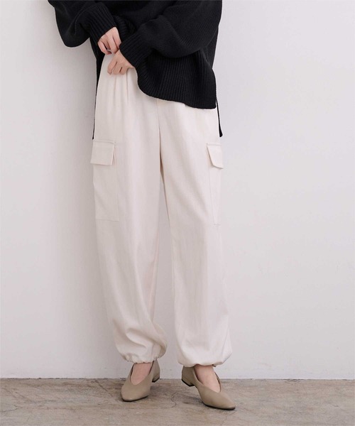 UR'S（ユアーズ）の「ナロースクエアトゥフラットパンプス（パンプス・レディース・ホワイト/ベージュ系その他/ブラック/シルバー/ゴールド/モカ・M/LL/L/S）」の20枚目の写真