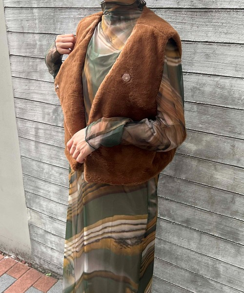 byYOUANCE(バイユアンス)の「フェイクファーベスト(ベスト・レディース・ネイビー/ブラウン・FREE)」の6枚目の写真