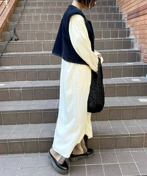 byYOUANCE(バイユアンス)の「フェイクファーベスト(ベスト・レディース・ネイビー/ブラウン・FREE)」の21枚目の写真