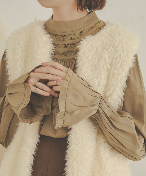 Ambre Neige(アンブルネージュ)の「ハシゴレースブラウス/【WEB/EC限定商品】(シャツ/ブラウス・レディース・ベージュ/オフホワイト/ライトブラウン・FREE)」の2枚目の写真