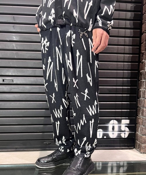 roarguns（ロアーガンズ）の「ARROW JACQUARD PANTS CRYSTAL（その他パンツ・メンズ・ホワイト×ブラック/ブラック×ホワイト・1/2）」の2枚目の写真