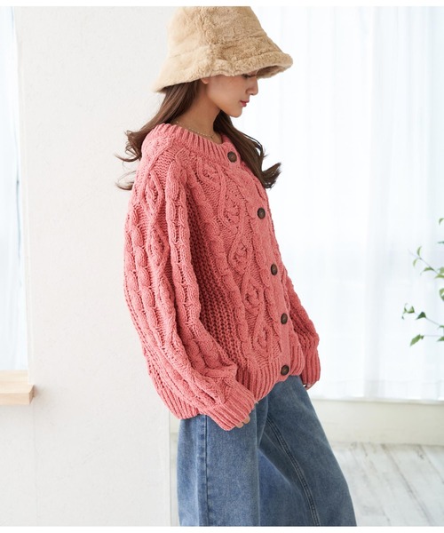 CHILLE(チル)の「ケーブル編みマットモールカーディガン(カーディガン/ボレロ・レディース・ピンク/アイボリー・FREE)」の8枚目の写真