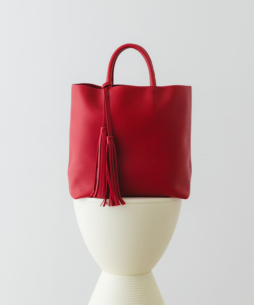 RODE SKO(ロデスコ)の「タッセル付軽量シンプルトートバッグ(トートバッグ・レディース・ブラック/ホワイト系その他/ブラウン系その他/グリーン系その他/レッド/ミント/ベージュ系その他/ゴールド/ライトカーキ/グレー系その他/キャメル・ONE)」の10枚目の写真