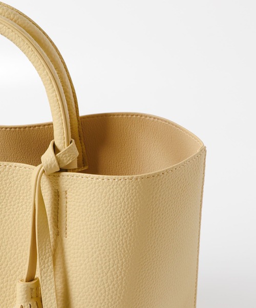 RODE SKO（ロデスコ）の「タッセル付軽量シンプルトートバッグ（トート