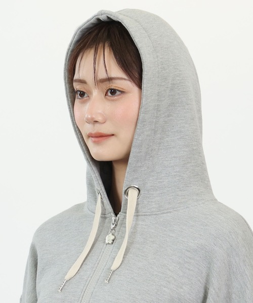 MARY QUANT（マリークワント）の「ラウンドロゴ裏毛 パーカ（パーカー